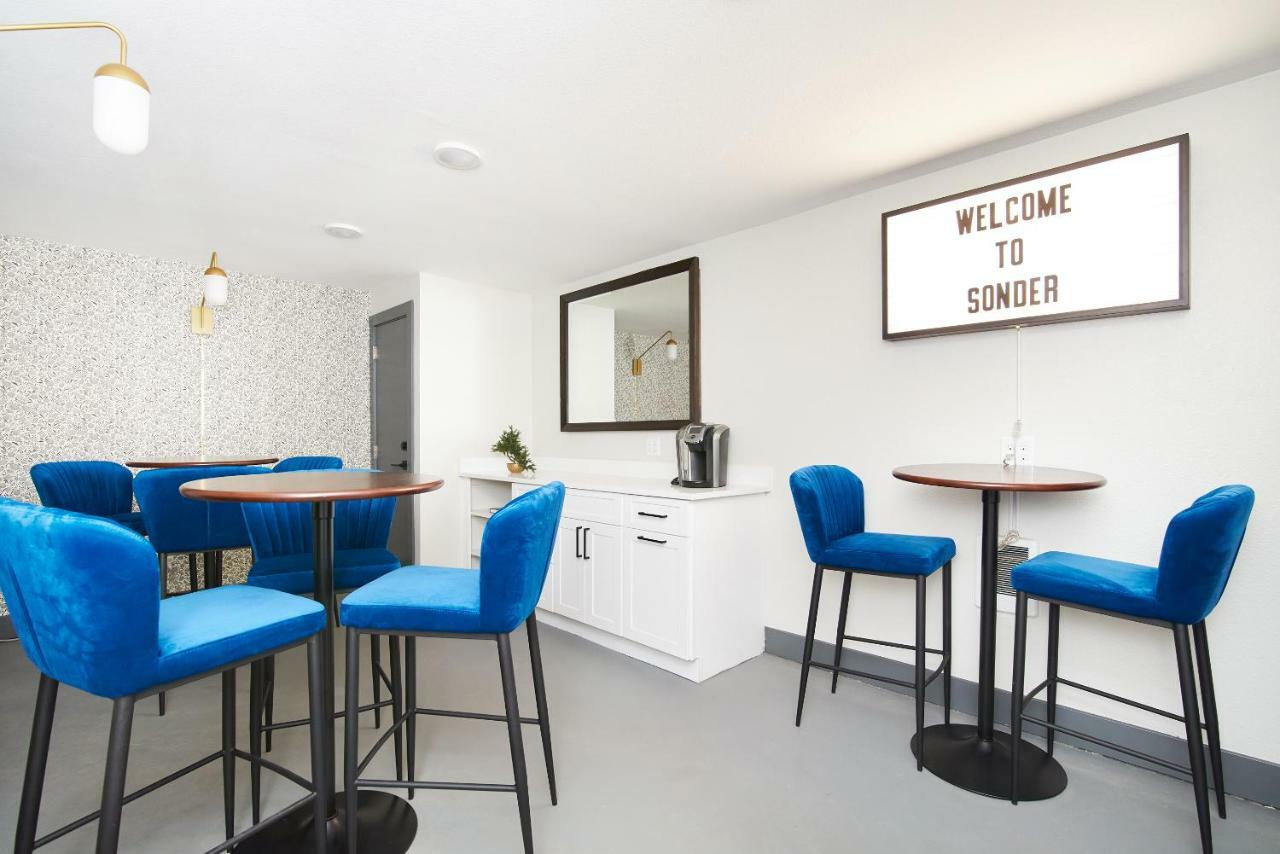 Sonder The Essex Aparthotel Denveri nemzetközi repülőtér Kültér fotó